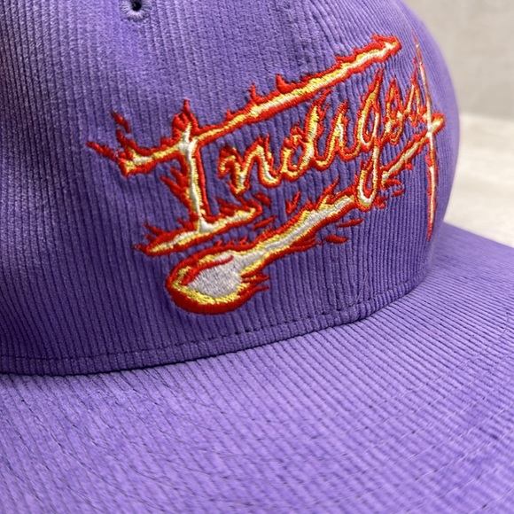 This is a special edition hat made for Chris Brown’s tour - Picture 6 of 7